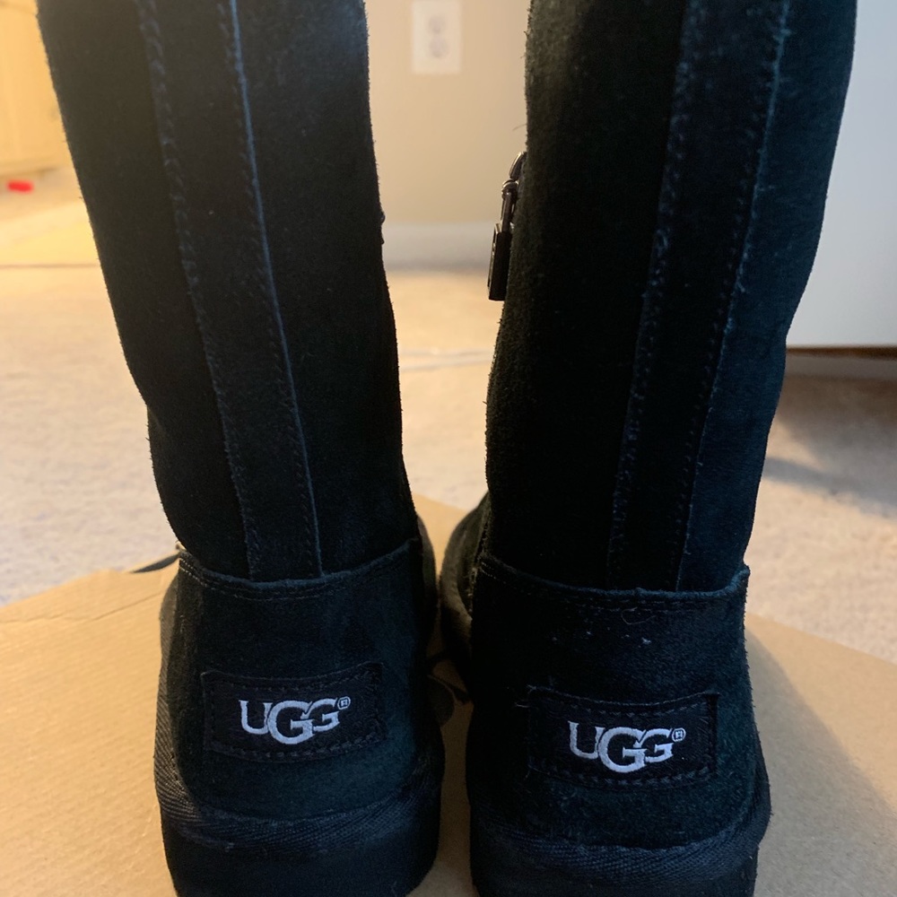 Toddler size 10 Uggs